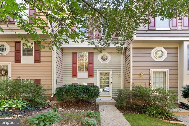 1594 WOODCREST DR, Reston, VA 20194