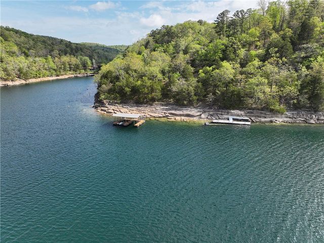 11 County Road 1089, Eureka Springs, AR 72632