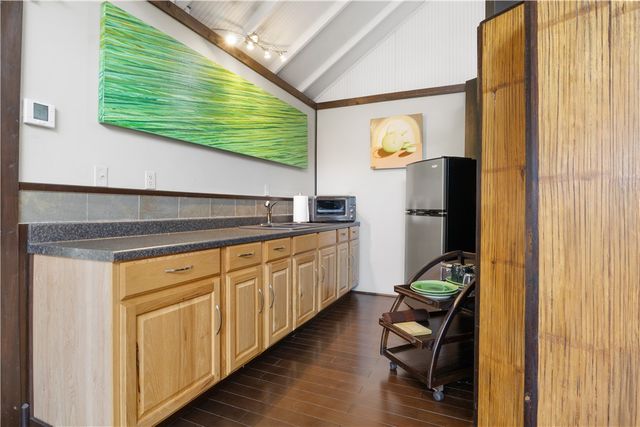 11 County Road 1089, Eureka Springs, AR 72632