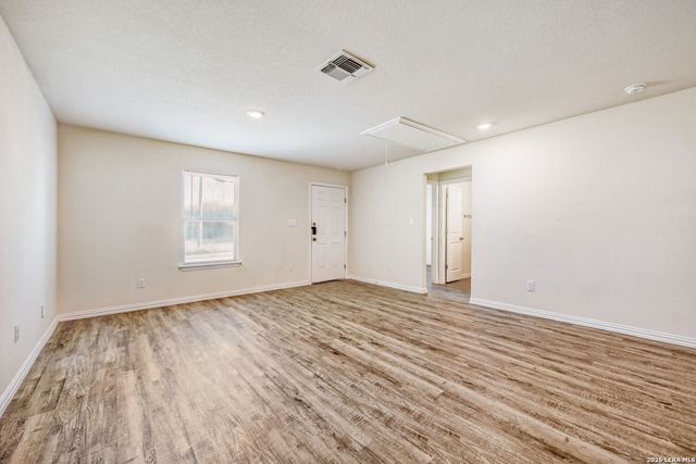 528 New Braunfels, Seguin, TX 78155