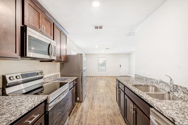 528 New Braunfels, Seguin, TX 78155