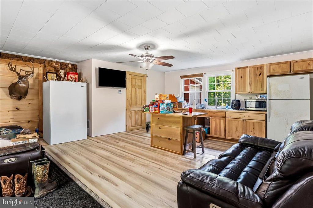 Image 10 of property listing at 4249 CHESTNUT RIDGE RD, Grantsville, MD 21536