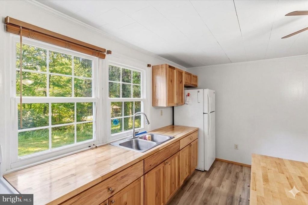 Image 13 of property listing at 4249 CHESTNUT RIDGE RD, Grantsville, MD 21536