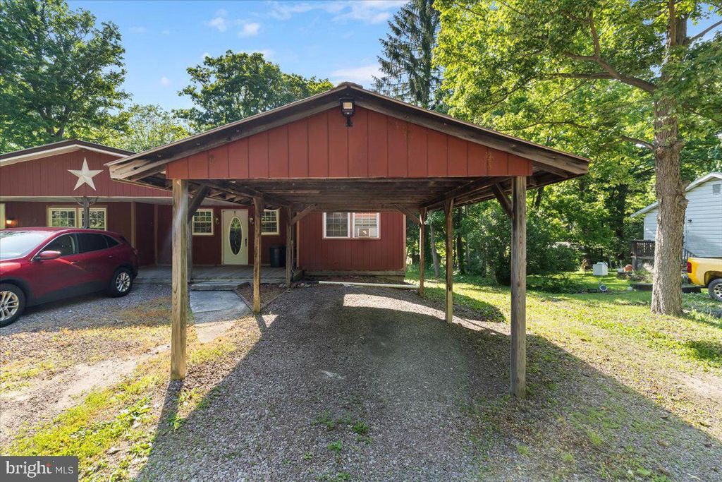 Image 3 of property listing at 4249 CHESTNUT RIDGE RD, Grantsville, MD 21536