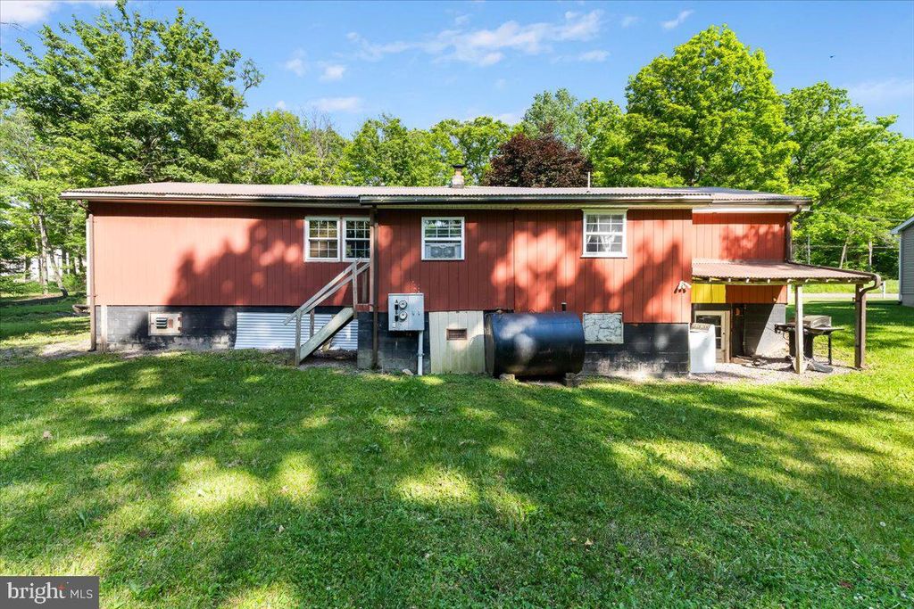 Image 5 of property listing at 4249 CHESTNUT RIDGE RD, Grantsville, MD 21536