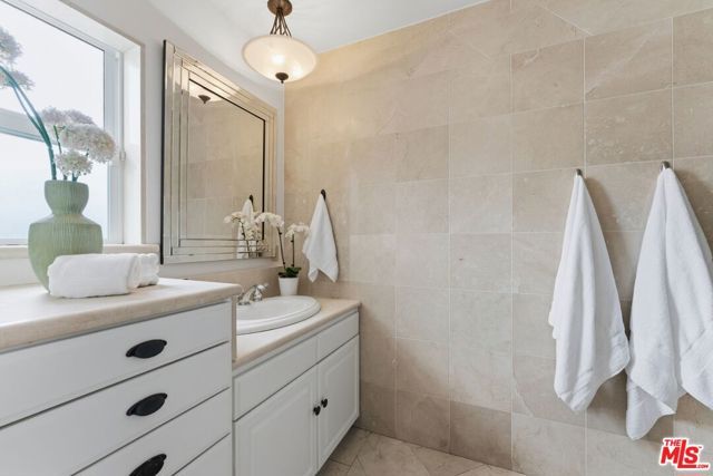 6304 W 79th Street, Los Angeles, CA 90045