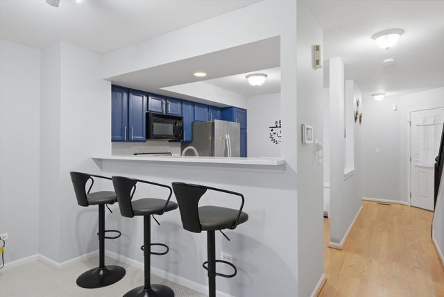 1939 Grove Avenue, Schaumburg, IL 60193