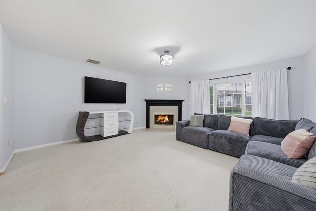 1939 Grove Avenue, Schaumburg, IL 60193