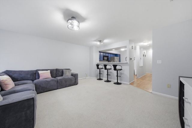 1939 Grove Avenue, Schaumburg, IL 60193