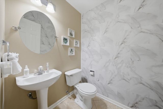 1939 Grove Avenue, Schaumburg, IL 60193