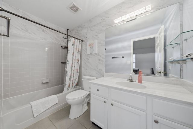 1939 Grove Avenue, Schaumburg, IL 60193