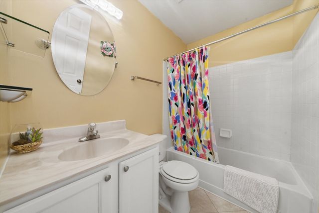 1939 Grove Avenue, Schaumburg, IL 60193