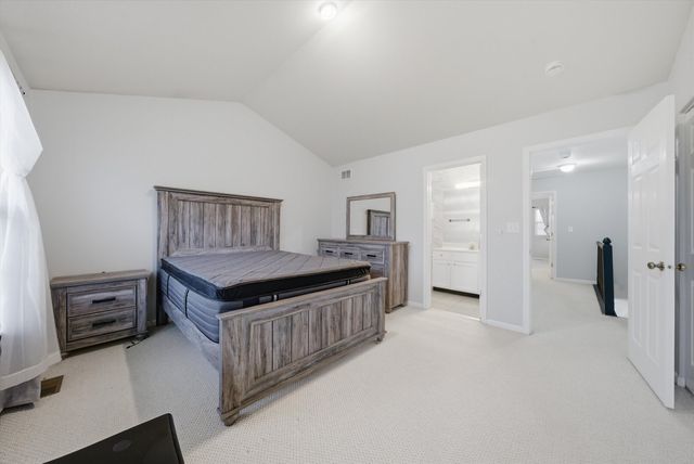 1939 Grove Avenue, Schaumburg, IL 60193