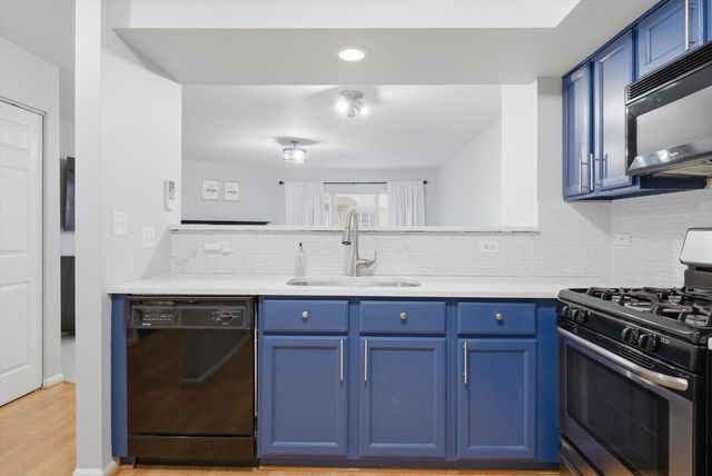 1939 Grove Avenue, Schaumburg, IL 60193