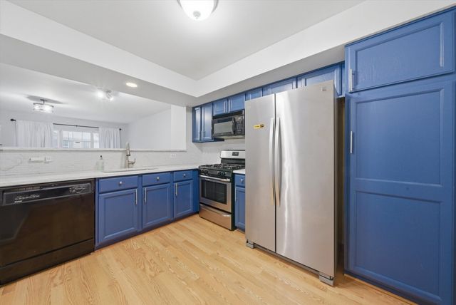 1939 Grove Avenue, Schaumburg, IL 60193