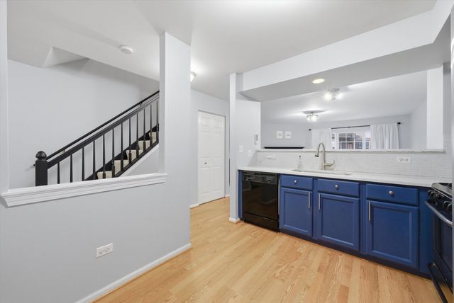 1939 Grove Avenue, Schaumburg, IL 60193