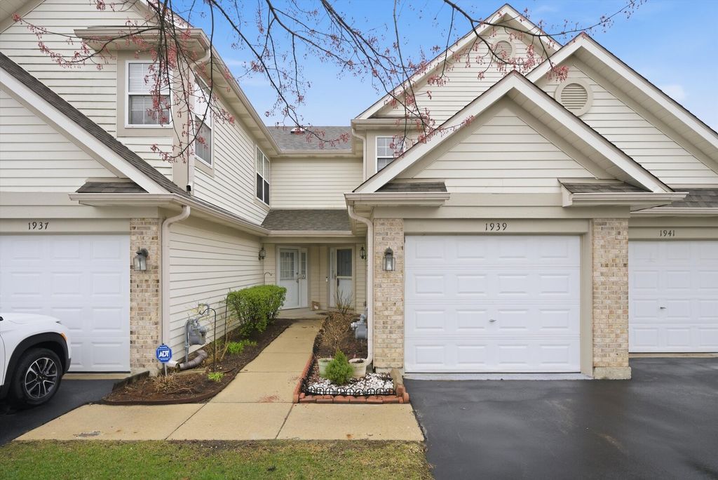 1939 Grove Avenue, Schaumburg, IL 60193