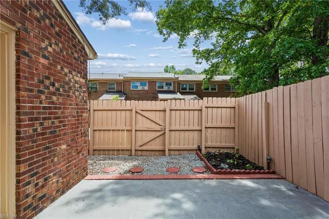 14569 Old Courthouse Way Unit B, Newport News, VA 23608