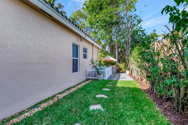 375 SW 16th St 1, Boca Raton, FL 33432