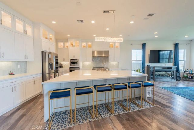 21132 W Citylights Drive, Chatsworth, CA 91311