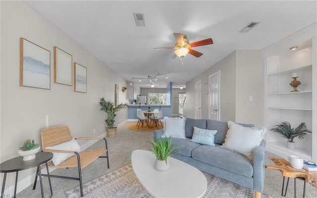 823 Seawinds LN, Virginia Beach, VA 23451