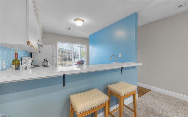 823 Seawinds LN, Virginia Beach, VA 23451