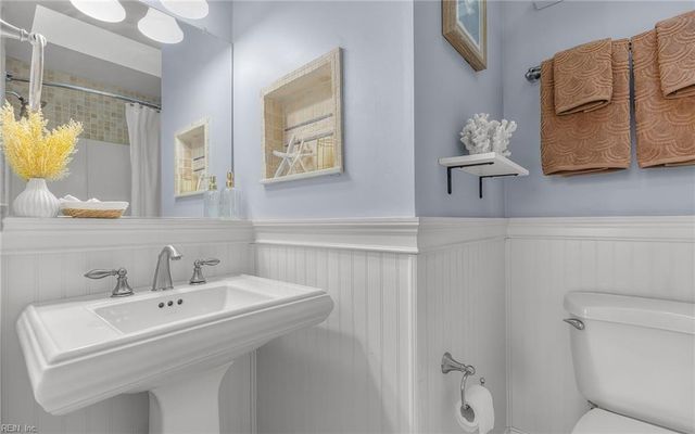 823 Seawinds LN, Virginia Beach, VA 23451