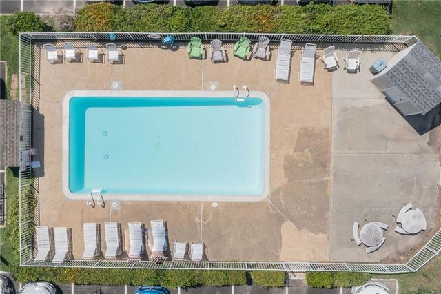 823 Seawinds LN, Virginia Beach, VA 23451