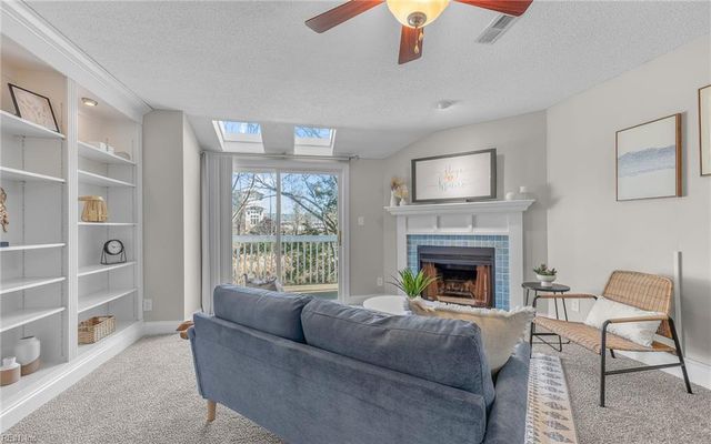 823 Seawinds LN, Virginia Beach, VA 23451