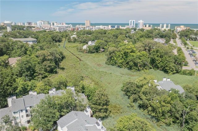 823 Seawinds LN, Virginia Beach, VA 23451