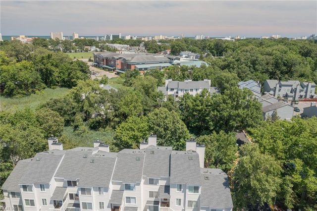 823 Seawinds LN, Virginia Beach, VA 23451