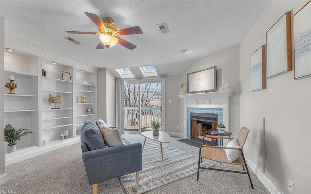 823 Seawinds LN, Virginia Beach, VA 23451