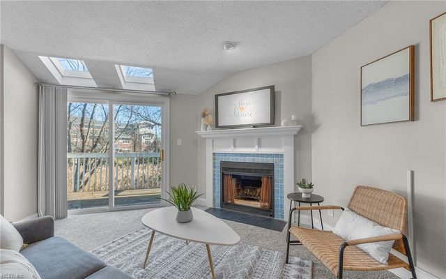 823 Seawinds LN, Virginia Beach, VA 23451