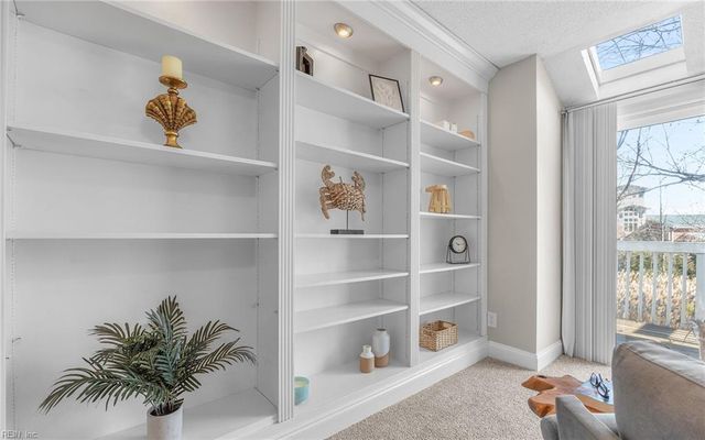 823 Seawinds LN, Virginia Beach, VA 23451