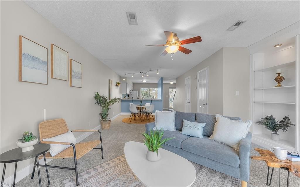 823 Seawinds LN, Virginia Beach, VA 23451