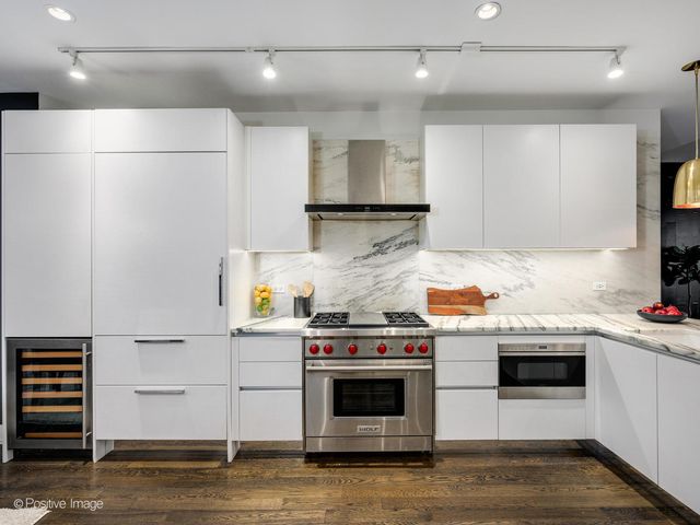 668 N KINGSBURY Street 406, Chicago, IL 60654