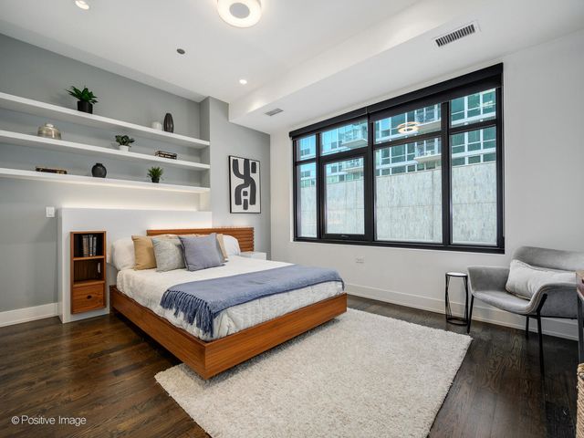 668 N KINGSBURY Street 406, Chicago, IL 60654