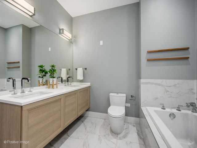 668 N KINGSBURY Street 406, Chicago, IL 60654