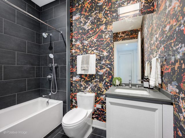 668 N KINGSBURY Street 406, Chicago, IL 60654