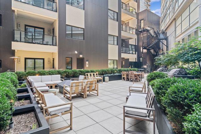 668 N KINGSBURY Street 406, Chicago, IL 60654