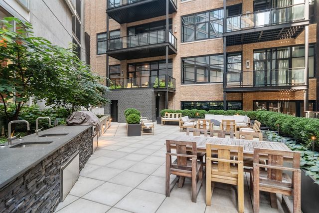 668 N KINGSBURY Street 406, Chicago, IL 60654