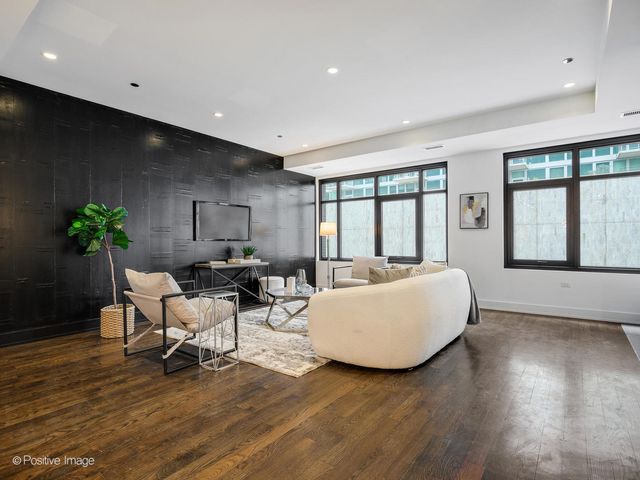 668 N KINGSBURY Street 406, Chicago, IL 60654