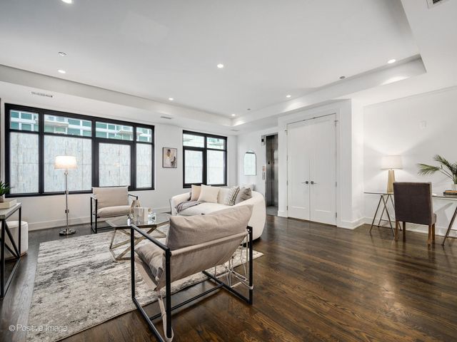 668 N KINGSBURY Street 406, Chicago, IL 60654