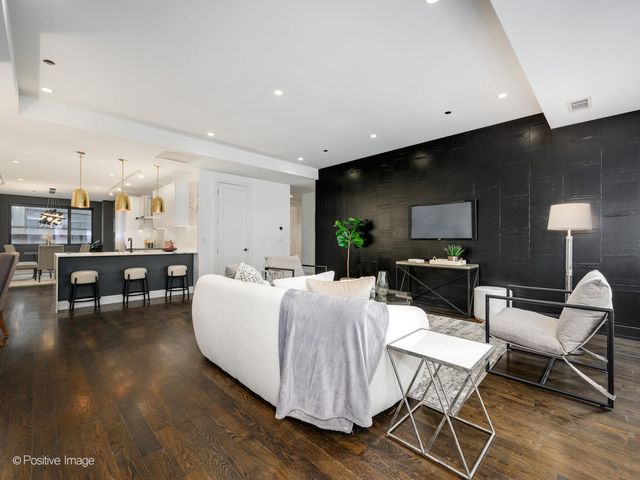 668 N KINGSBURY Street 406, Chicago, IL 60654