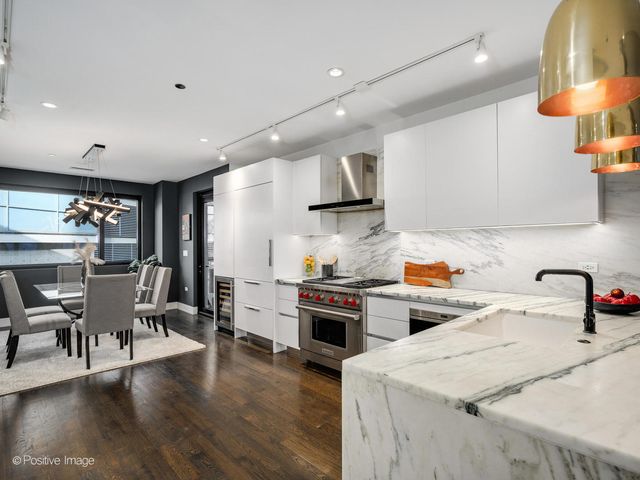 668 N KINGSBURY Street 406, Chicago, IL 60654