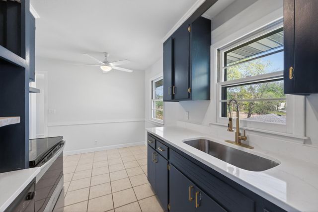 5932 Perry Avenue N, Crystal, MN 55429