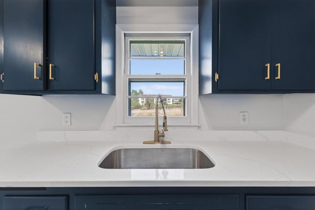 5932 Perry Avenue N, Crystal, MN 55429