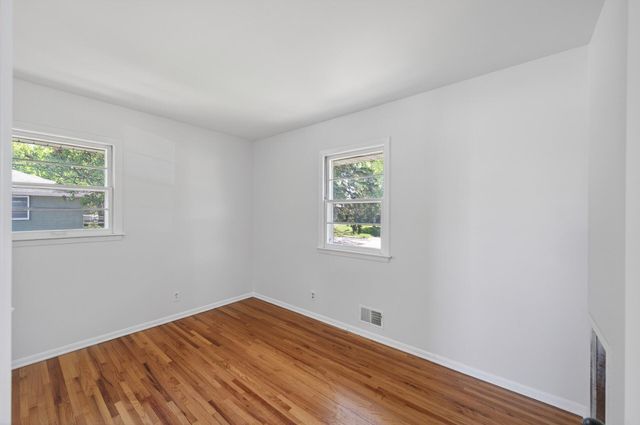 5932 Perry Avenue N, Crystal, MN 55429