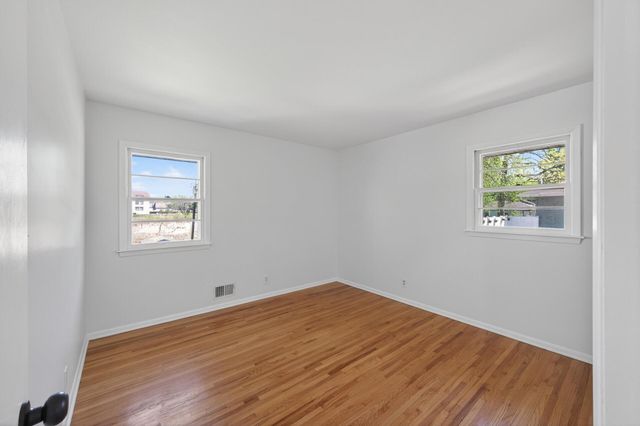 5932 Perry Avenue N, Crystal, MN 55429