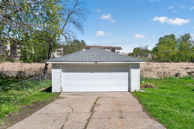 5932 Perry Avenue N, Crystal, MN 55429